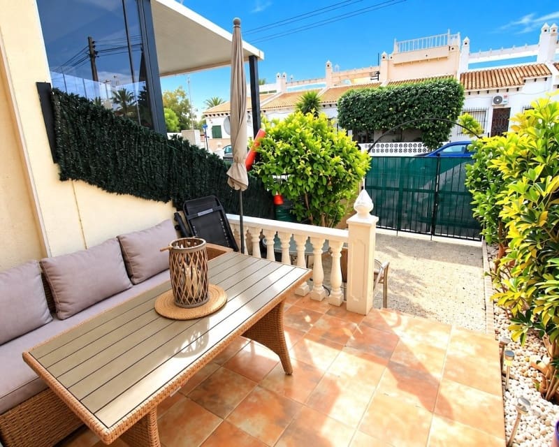 Casa de 2 habitaciones en Villamartin en venta con piscina - 179.500 € (Ref: 10179339)