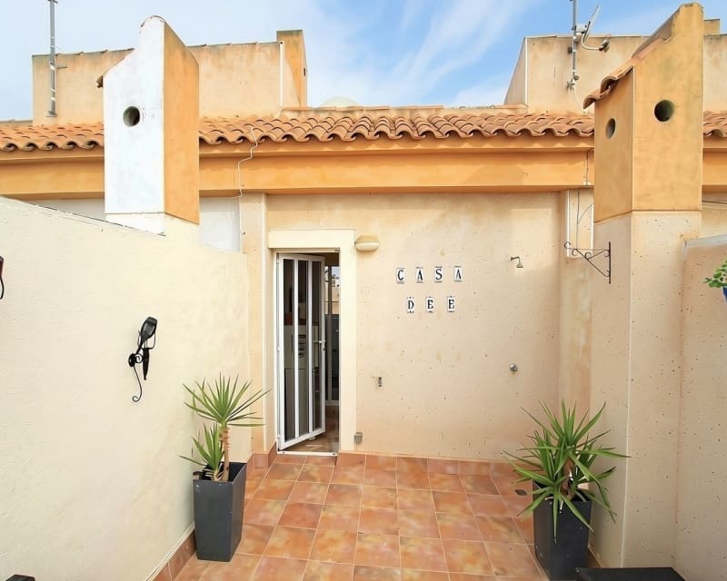 Casa de 2 habitaciones en Villamartin en venta con piscina - 179.500 € (Ref: 10179339)