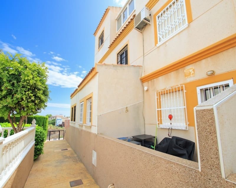 Casa de 2 habitaciones en Villamartin en venta con piscina - 179.500 € (Ref: 10179339)