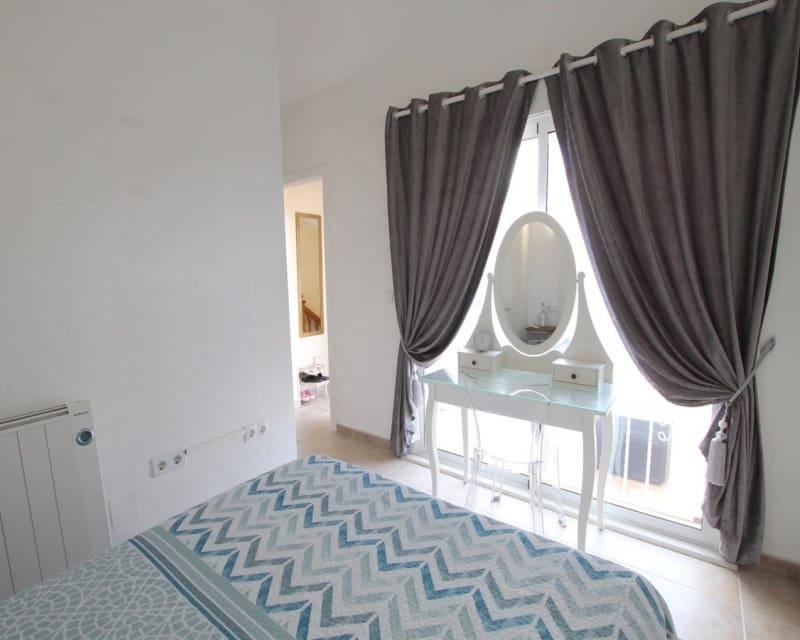 3 sypialnia Willa na sprzedaż w Benimar z basenem garażem - 215 000 € (Ref: 10179340)