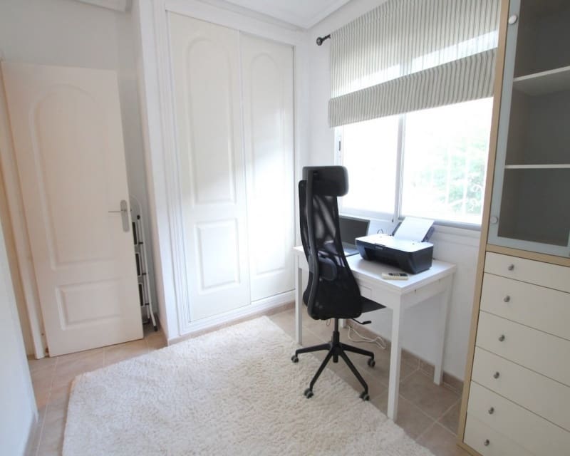 3 sypialnia Willa na sprzedaż w Benimar z basenem garażem - 215 000 € (Ref: 10179340)