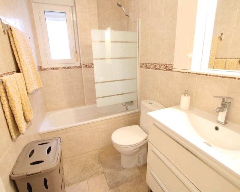 3 sypialnia Willa na sprzedaż w Benimar z basenem garażem - 215 000 € (Ref: 10179340)
