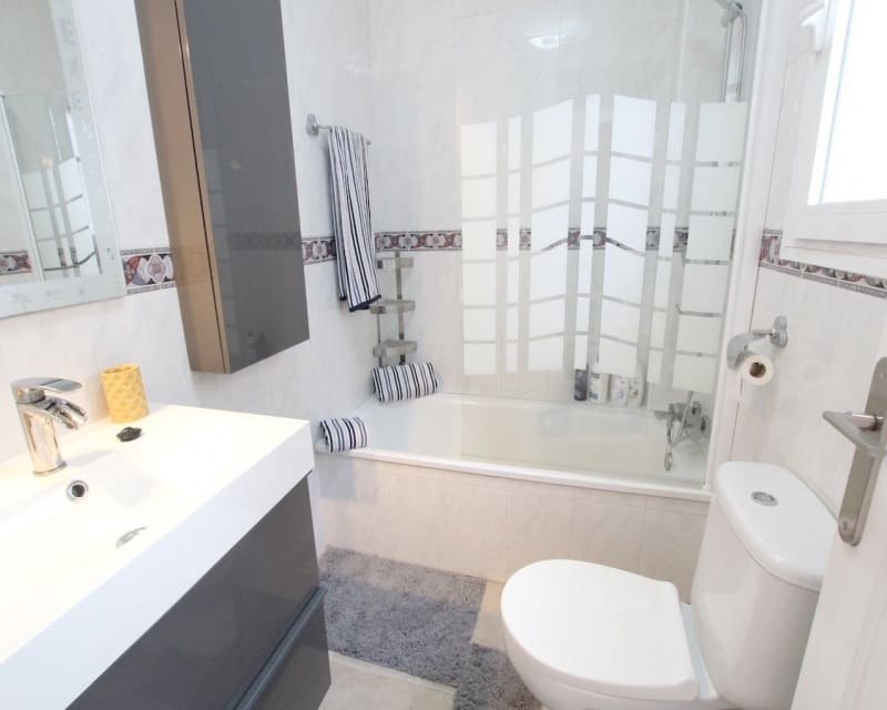 3 sypialnia Willa na sprzedaż w Benimar z basenem garażem - 215 000 € (Ref: 10179340)