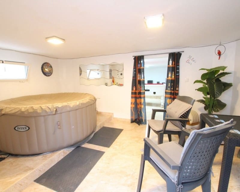 3 sypialnia Willa na sprzedaż w Benimar z basenem garażem - 215 000 € (Ref: 10179340)