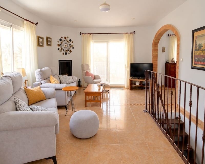 Chalet de 4 habitaciones en Benimar en venta con piscina garaje - 315.000 € (Ref: 10179342)