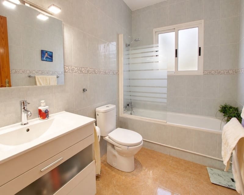 Chalet de 4 habitaciones en Benimar en venta con piscina garaje - 315.000 € (Ref: 10179342)