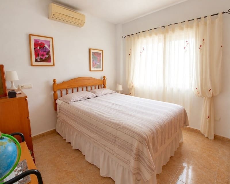 Chalet de 4 habitaciones en Benimar en venta con piscina garaje - 315.000 € (Ref: 10179342)