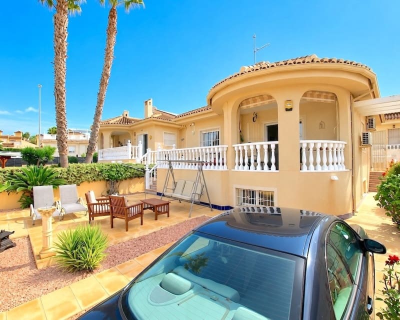 Chalet de 4 habitaciones en Benimar en venta con piscina garaje - 315.000 € (Ref: 10179342)