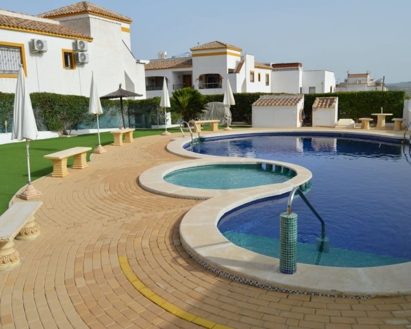 Apartamento de 2 habitaciones en Los Montesinos en venta con piscina - 150.000 € (Ref: 10179345)