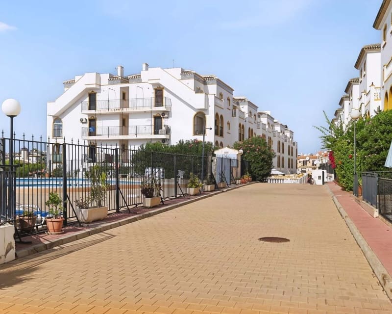 2 slaapkamer Appartement te koop in La Zenia met zwembad - € 169.950 (Ref: 10179347)