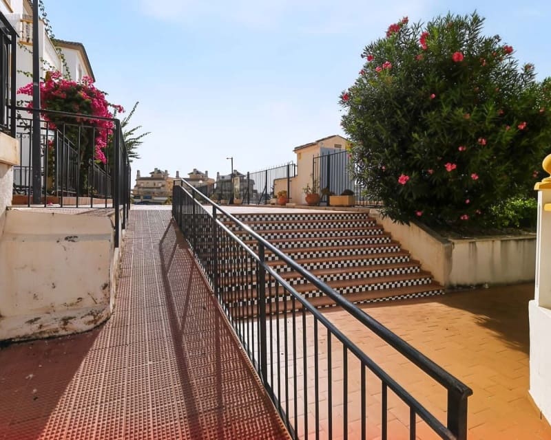 2 slaapkamer Appartement te koop in La Zenia met zwembad - € 169.950 (Ref: 10179347)
