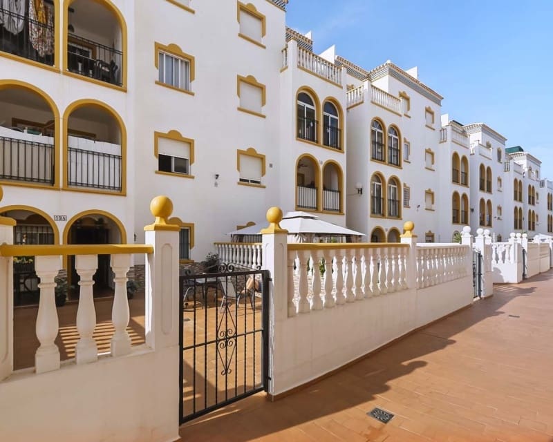 2 slaapkamer Appartement te koop in La Zenia met zwembad - € 169.950 (Ref: 10179347)