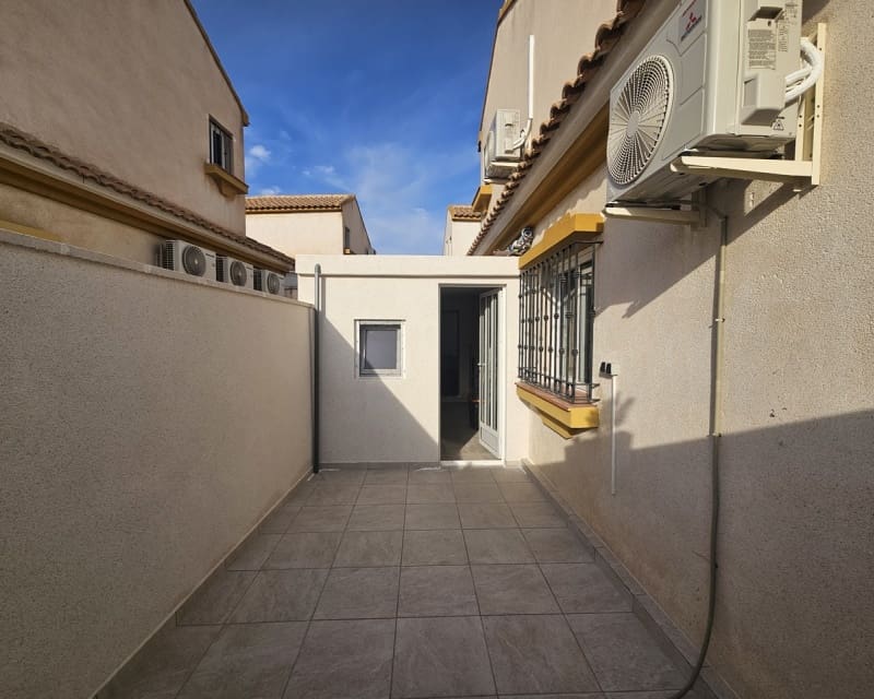 3 soveværelse Bungalow til salg i La Zenia med swimmingpool - € 329.950 (Ref: 3748449)