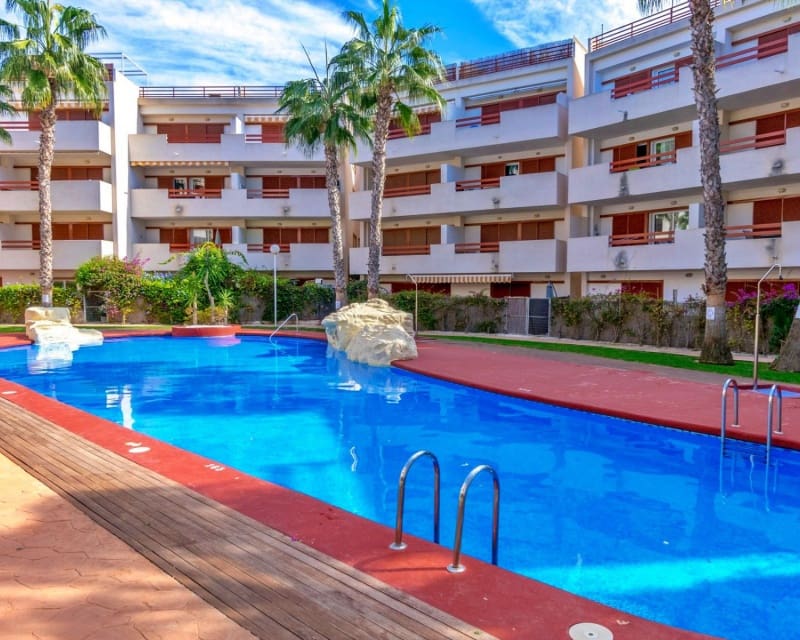 3 bedroom Apartment for sale in Playa Flamenca, Orihuela with pool €