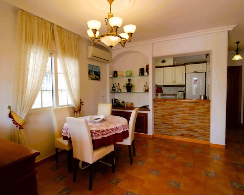 3 makuuhuone Huvila myytävänä paikassa Villamartin mukana uima-altaan - 369 000 € (Ref: 8635546)