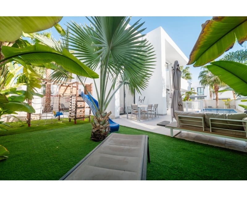 3 makuuhuone Huvila myytävänä paikassa Pueblo Bravo mukana uima-altaan - 650 000 € (Ref: 8751646)