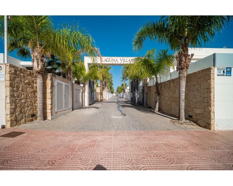 3 makuuhuone Huvila myytävänä paikassa Pueblo Bravo mukana uima-altaan - 650 000 € (Ref: 8751646)