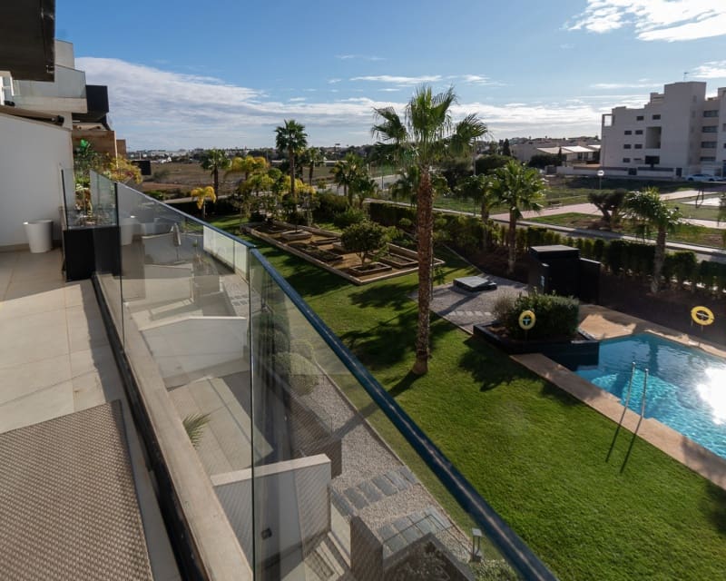 Apartamento de 3 habitaciones en Villamartin en venta con piscina - 549.000 € (Ref: 8782227)