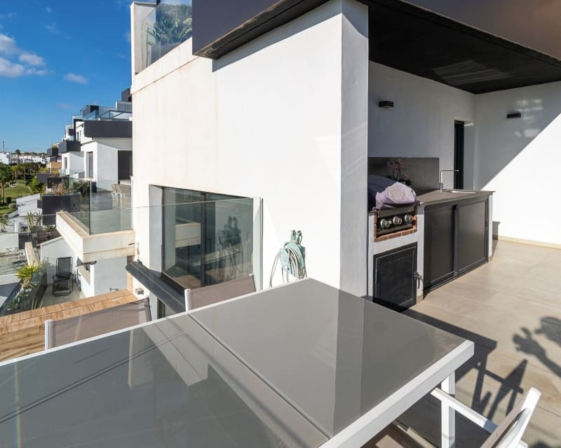 Apartamento de 3 habitaciones en Villamartin en venta con piscina - 549.000 € (Ref: 8782227)