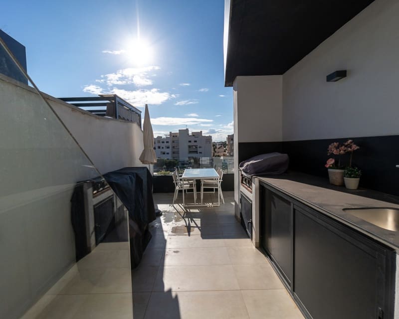 Apartamento de 3 habitaciones en Villamartin en venta con piscina - 549.000 € (Ref: 8782227)