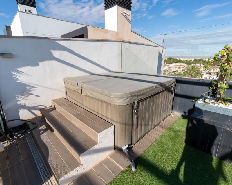 Apartamento de 3 habitaciones en Villamartin en venta con piscina - 549.000 € (Ref: 8782227)