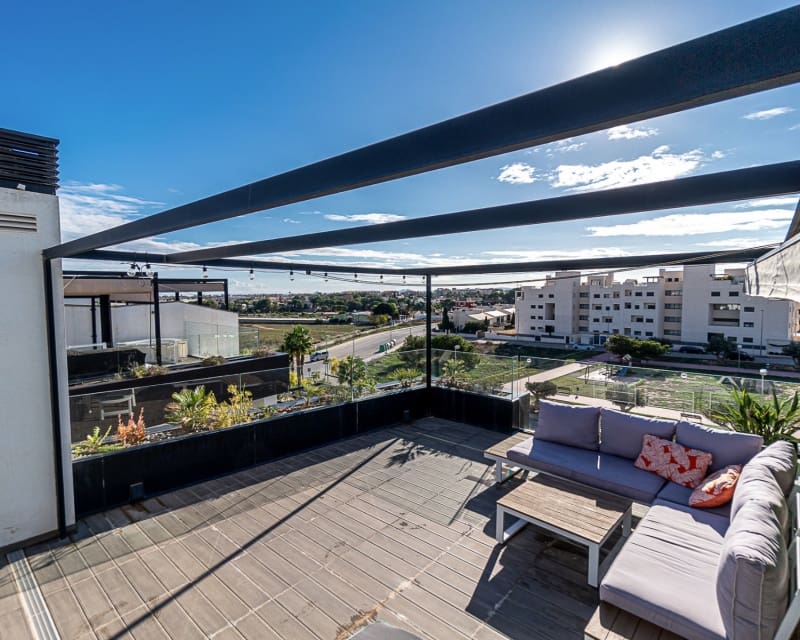 Apartamento de 3 habitaciones en Villamartin en venta con piscina - 549.000 € (Ref: 8782227)