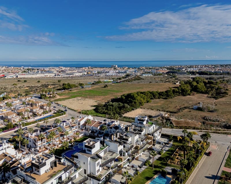 Apartamento de 3 habitaciones en Villamartin en venta con piscina - 549.000 € (Ref: 8782227)