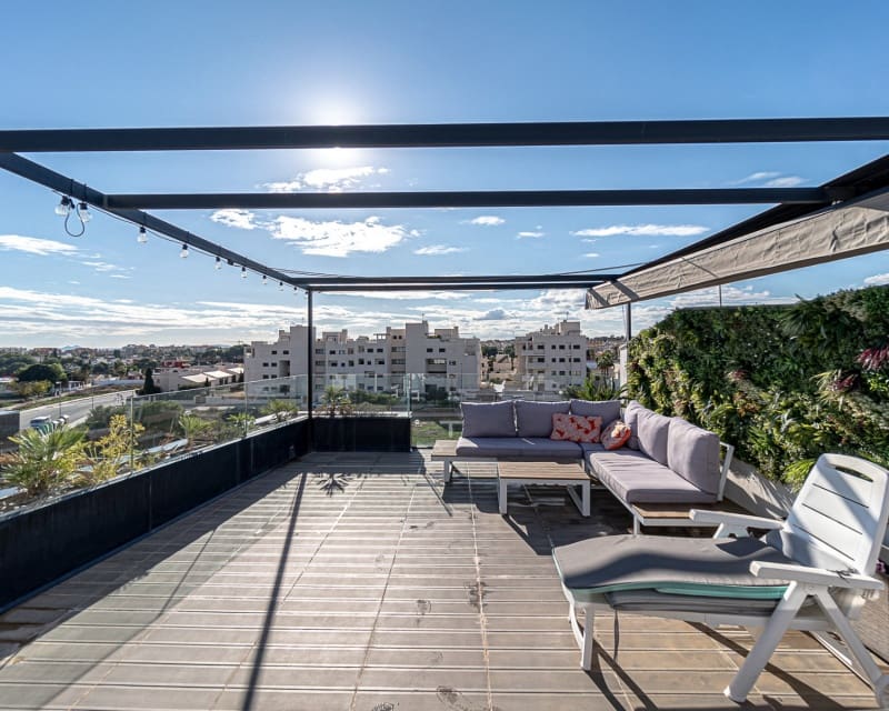 Apartamento de 3 habitaciones en Villamartin en venta con piscina - 549.000 € (Ref: 8782227)