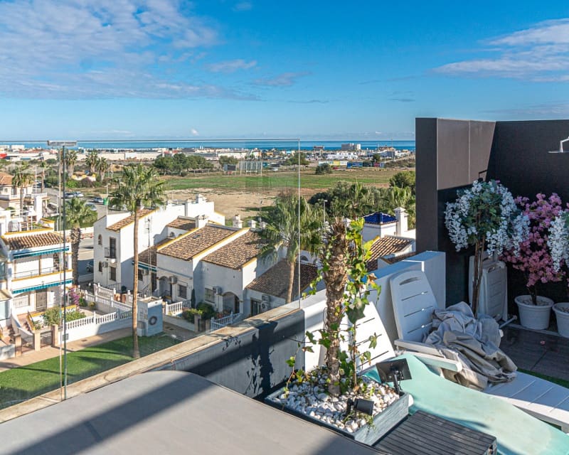 Apartamento de 3 habitaciones en Villamartin en venta con piscina - 549.000 € (Ref: 8782227)