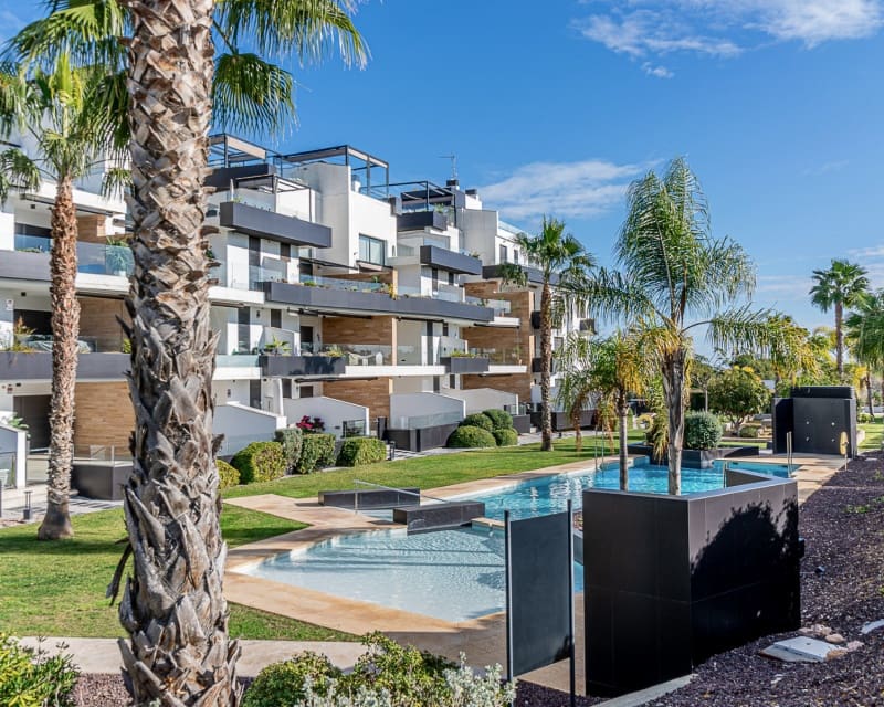 Apartamento de 3 habitaciones en Villamartin en venta con piscina - 549.000 € (Ref: 8782227)