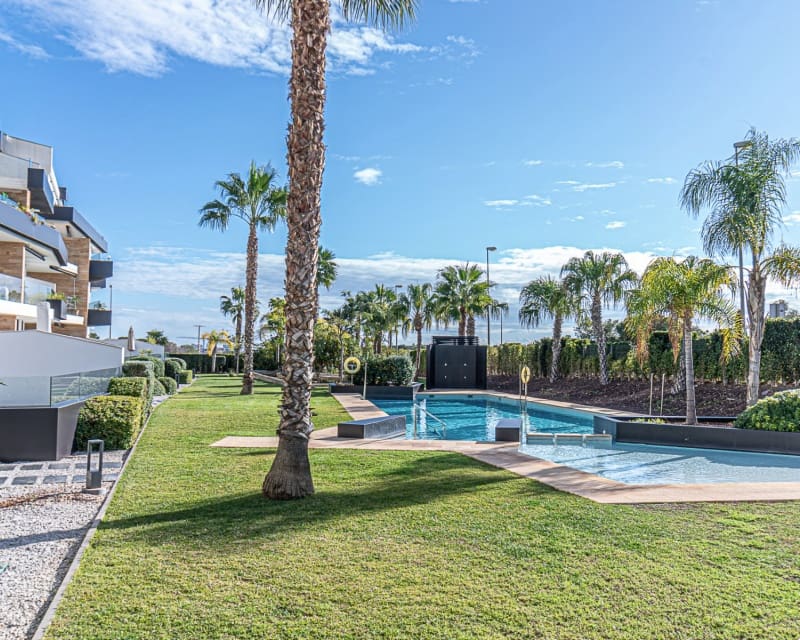 Apartamento de 3 habitaciones en Villamartin en venta con piscina - 549.000 € (Ref: 8782227)