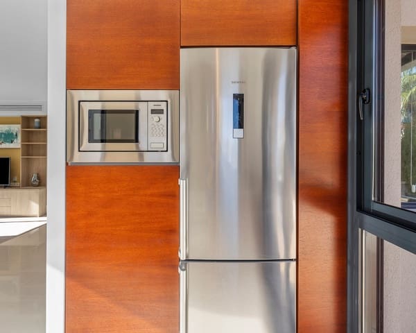 Chalet de 5 habitaciones en La Zenia, Orihuela en venta con piscina - 895.000 € (Ref: 8800193)