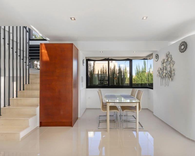 Chalet de 5 habitaciones en La Zenia en venta con piscina - 895.000 € (Ref: 8800193)