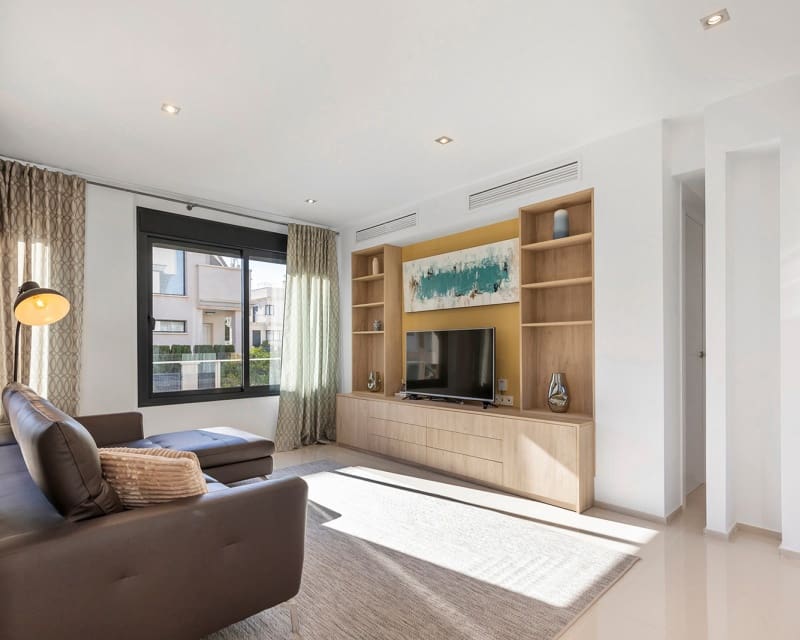 Chalet de 5 habitaciones en La Zenia en venta con piscina - 895.000 € (Ref: 8800193)