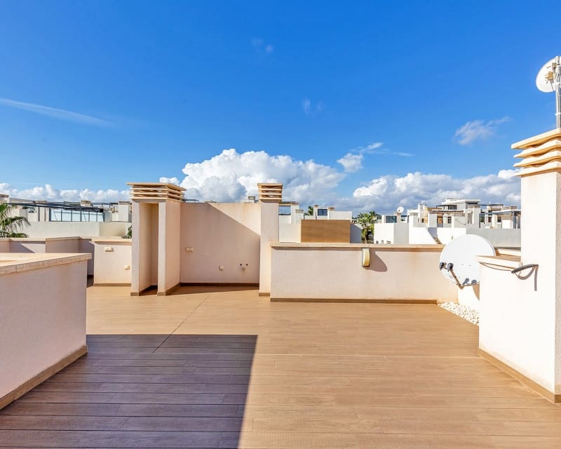 Chalet de 5 habitaciones en La Zenia en venta con piscina - 895.000 € (Ref: 8800193)