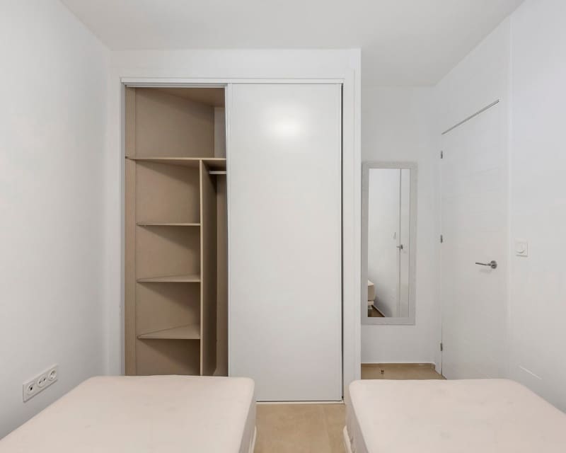 Chalet de 5 habitaciones en La Zenia en venta con piscina - 895.000 € (Ref: 8800193)