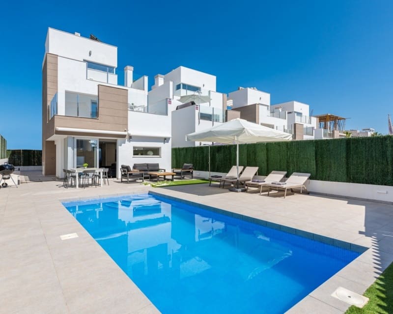 3 slaapkamer Villa te koop in El Raso met zwembad - € 445.000 (Ref: 8800194)