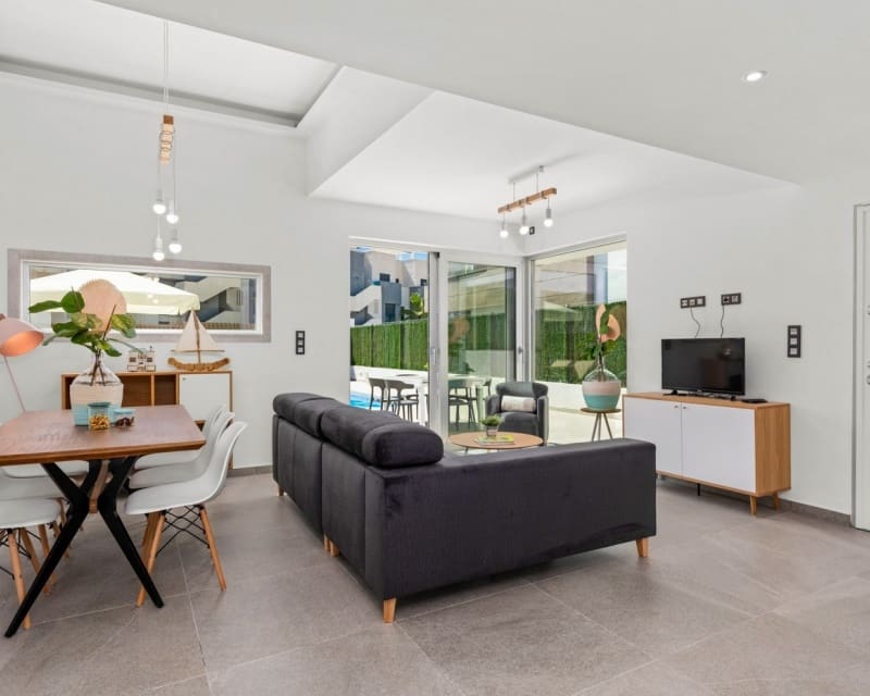 3 slaapkamer Villa te koop in El Raso met zwembad - € 445.000 (Ref: 8800194)