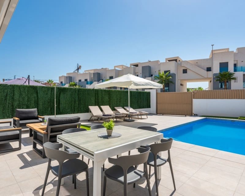 3 slaapkamer Villa te koop in El Raso met zwembad - € 445.000 (Ref: 8800194)