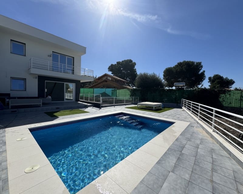 4 slaapkamer Villa te koop in Los Balcones met zwembad - € 599.000 (Ref: 8815004)