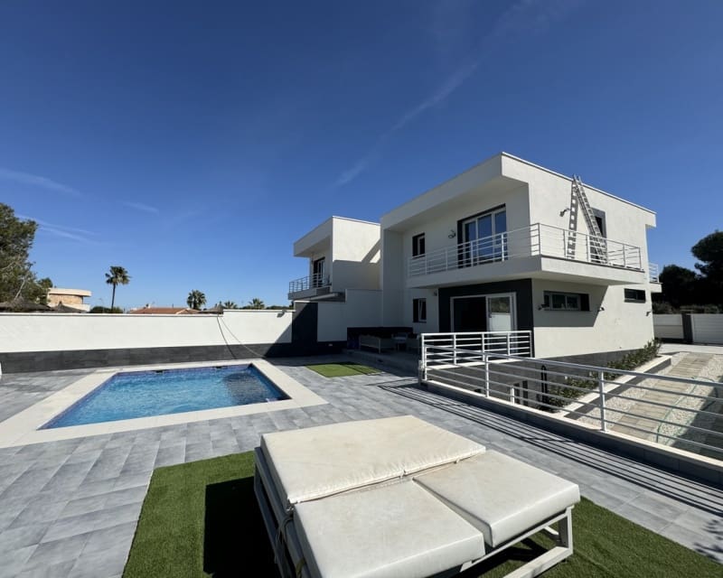 4 slaapkamer Villa te koop in Los Balcones met zwembad - € 599.000 (Ref: 8815004)