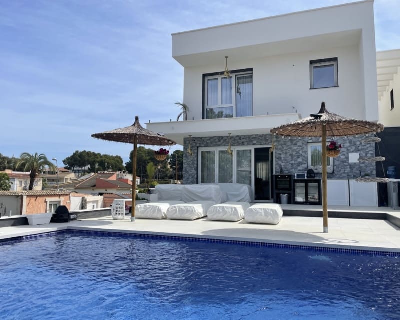 4 slaapkamer Villa te koop in Los Balcones met zwembad - € 599.000 (Ref: 8815005)