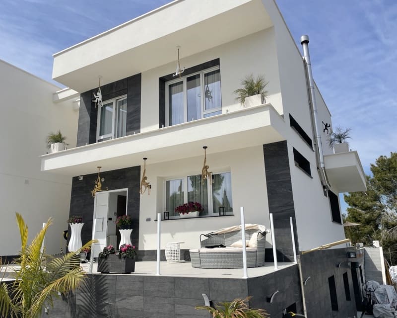 4 slaapkamer Villa te koop in Los Balcones met zwembad - € 599.000 (Ref: 8815005)