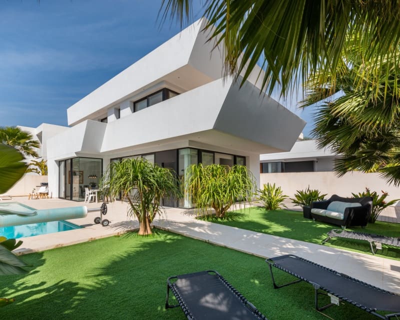 4 makuuhuone Huvila myytävänä paikassa Ciudad Quesada mukana uima-altaan - 640 000 € (Ref: 8830361)