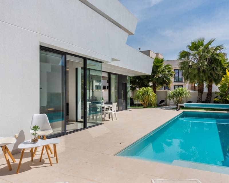 4 makuuhuone Huvila myytävänä paikassa Ciudad Quesada mukana uima-altaan - 640 000 € (Ref: 8830361)