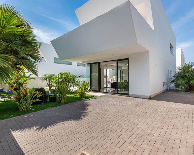 4 makuuhuone Huvila myytävänä paikassa Ciudad Quesada mukana uima-altaan - 640 000 € (Ref: 8830361)