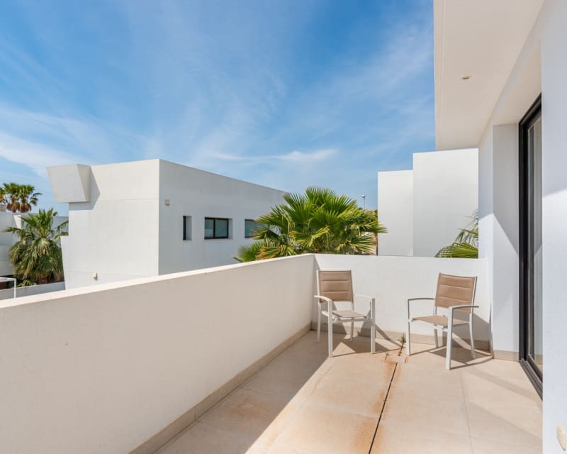 4 makuuhuone Huvila myytävänä paikassa Ciudad Quesada mukana uima-altaan - 640 000 € (Ref: 8830361)