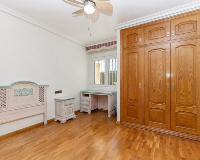 5 slaapkamer Villa te koop in La Torreta met zwembad - € 780.000 (Ref: 8861562)