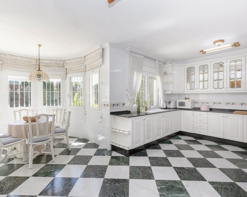 5 slaapkamer Villa te koop in La Torreta met zwembad - € 780.000 (Ref: 8861562)