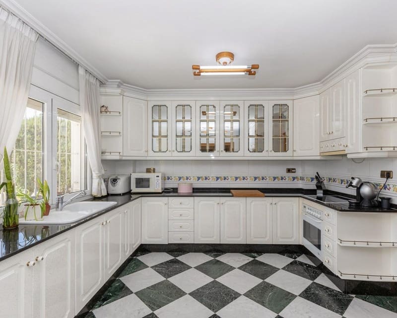 5 slaapkamer Villa te koop in La Torreta met zwembad - € 780.000 (Ref: 8861562)